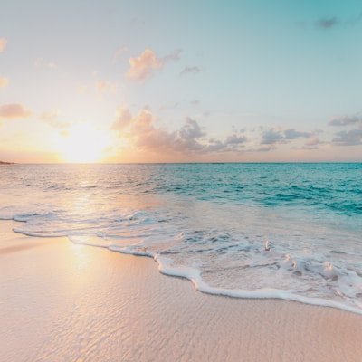 每日大赛吃瓜:某明星度假私人海滩照流出